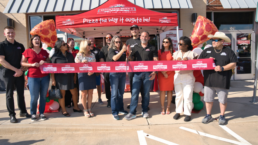 Mountain Mike’s Pizza Keller owners, team and community partners cutting the ribbon at the grand reopening